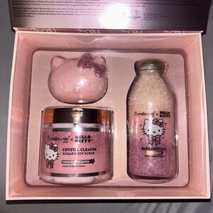 The Creme Shop x Hello Kitty Lovely Luxury Set Coco Rose Scented 3 Pcs Bath Body